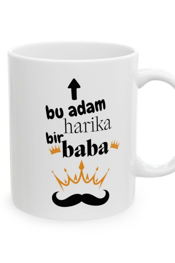 Bu Adam Harika Baba Babalar Günü – Doğum Günü Hediyesi – Hediye Porselen Kupa Bardak